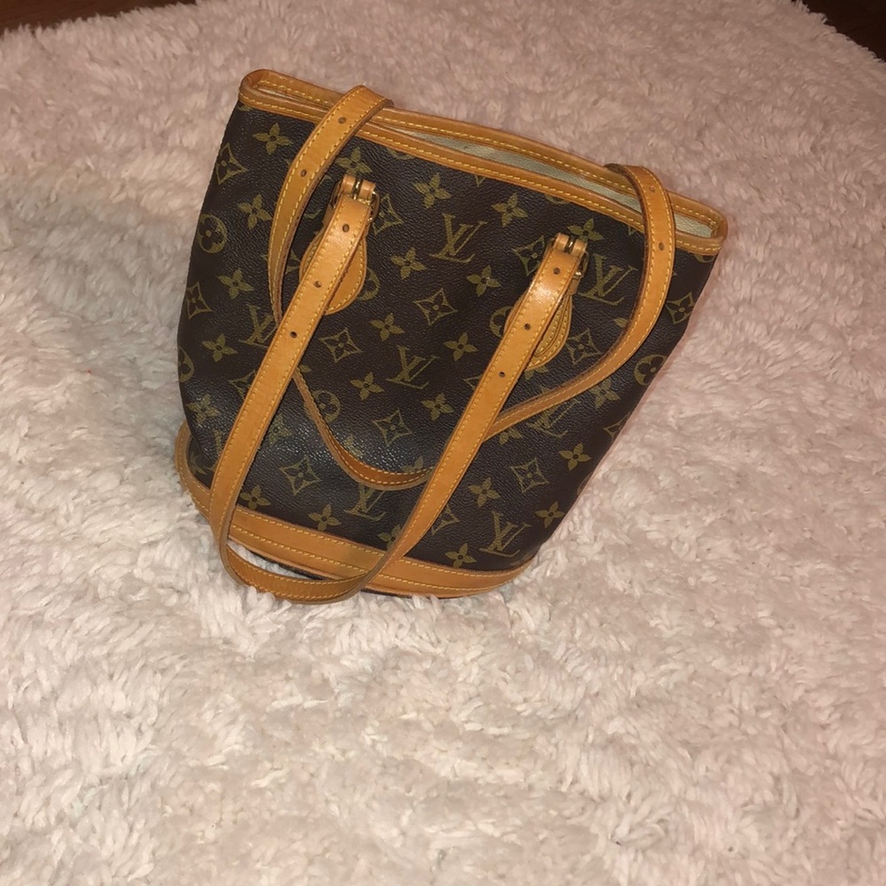 Louie Vuitton bag - Picture 1 of 4